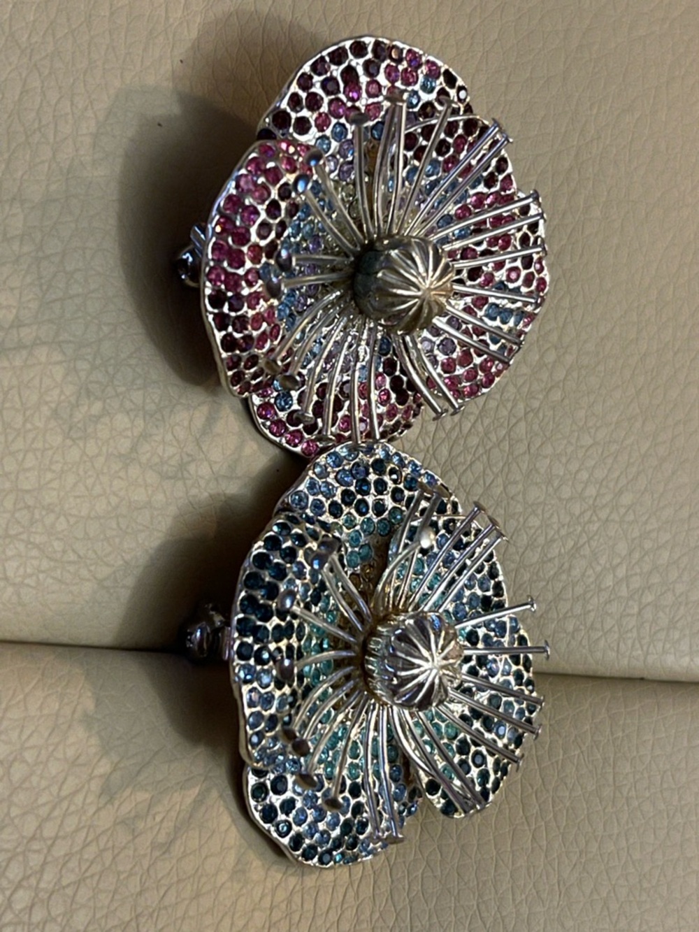 MARC JACOBS Multi-Color Crystal - Pink & Blue brooche mever used - Picture 4 of 16